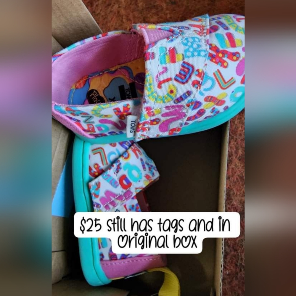 Toms Toddler girls shoes size 4